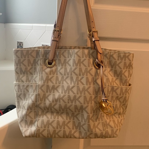 Michael kors purses for $65 Clearance